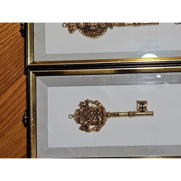Set Of 2 Vintage MCM Turner Wall Accessory Ornate Kings Knights Gold Keys - Picture 14 of 15